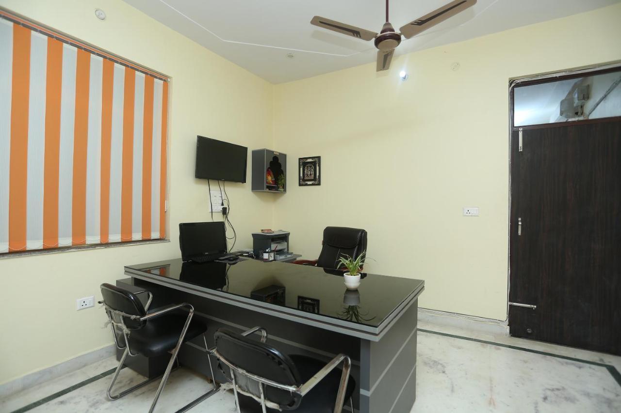 Oyo 16995 Sr Blessings Hotel Chinhat Exterior foto