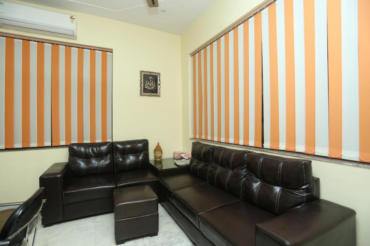 Oyo 16995 Sr Blessings Hotel Chinhat Exterior foto