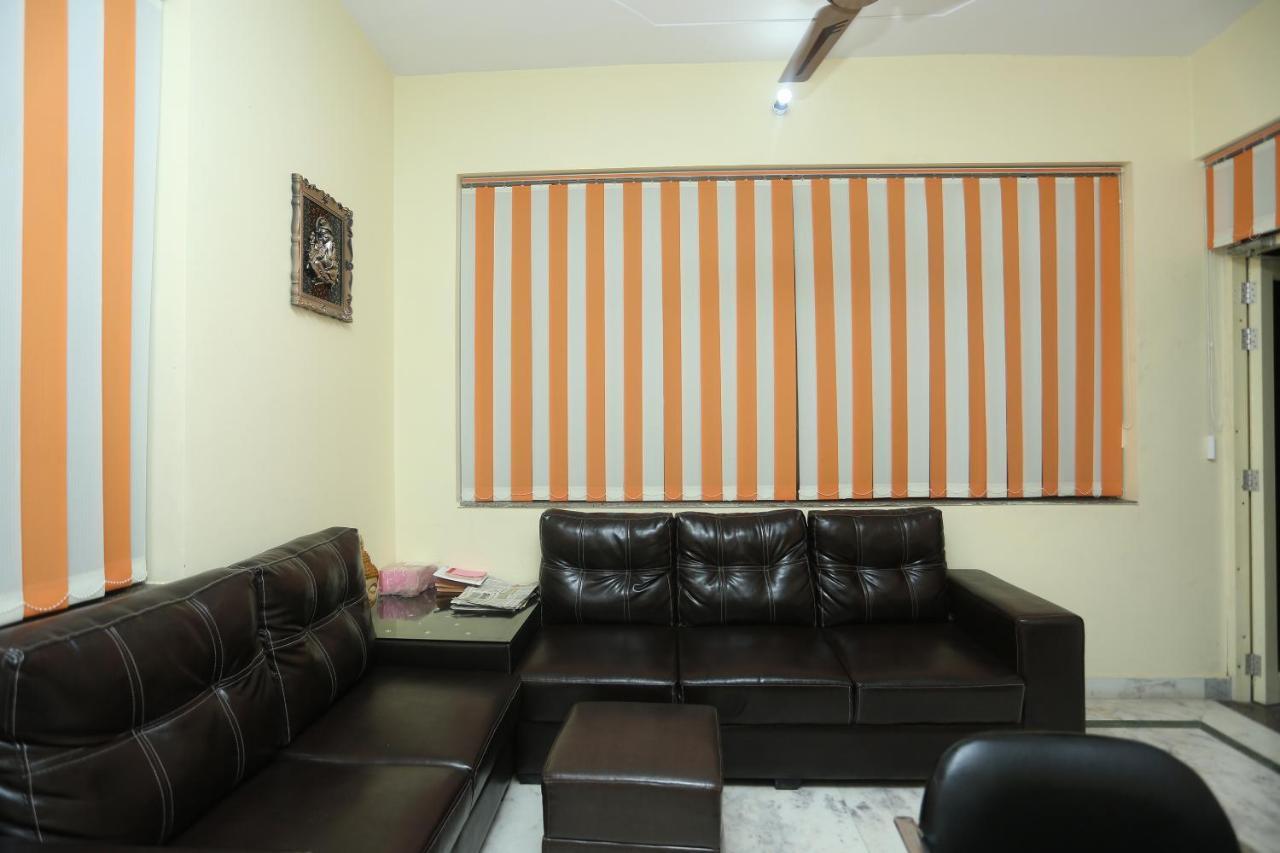 Oyo 16995 Sr Blessings Hotel Chinhat Exterior foto