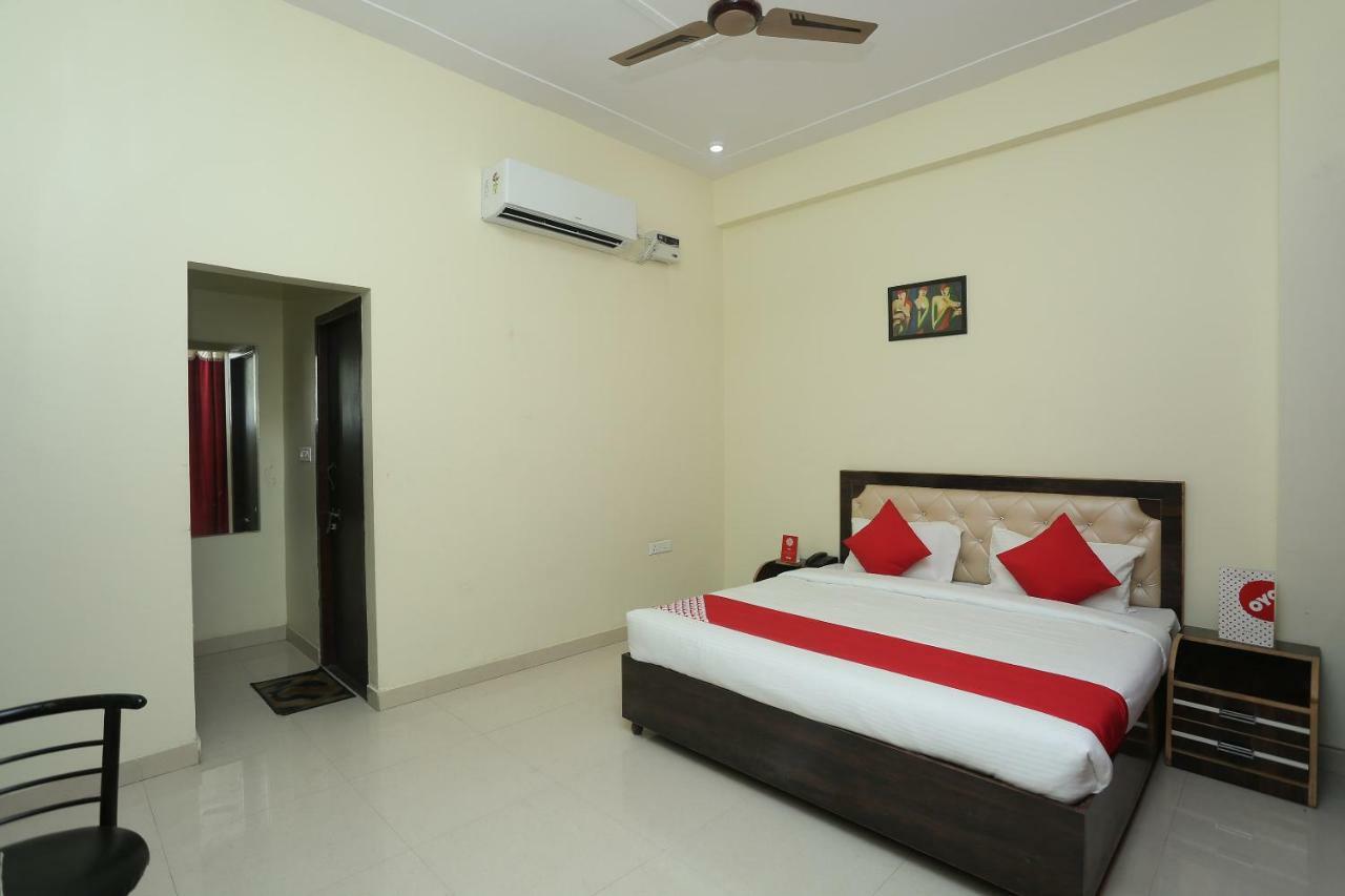 Oyo 16995 Sr Blessings Hotel Chinhat Exterior foto