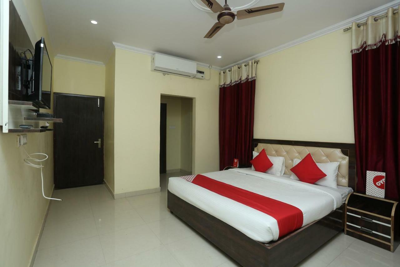 Oyo 16995 Sr Blessings Hotel Chinhat Exterior foto